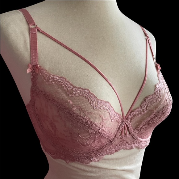 Pink Lace Sexy Bra Scalloped Hem & Tiny center bow- C cup - Picture 1 of 2